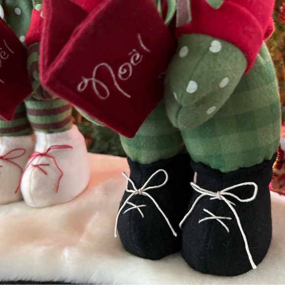 NEW Avon Carolers Musical Stuffed Figurines, Set of 2, Boy Sings Deck The Halls - Picture 12 of 16